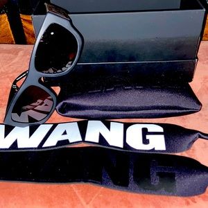 HM X ALEXANDER WANG SUNGLASSES COMES WITH BOTH STRAPS AND ORIGINAL BOX unisex